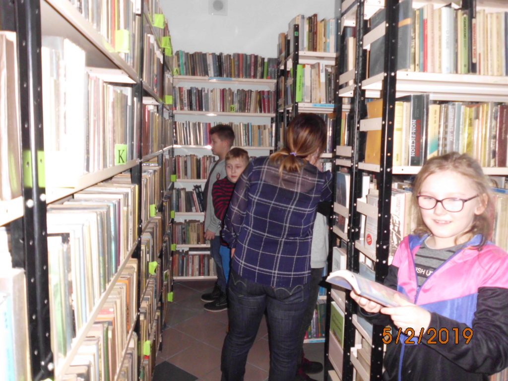 Poznajemy bibliotekę - lekcja biblioteczna z uczniami klas 4 ze SP w Przegini 5.02.2019