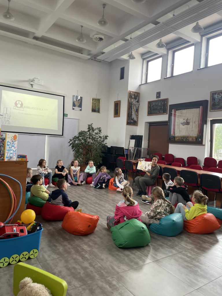 23.05.2025 Spotkanie z niesfornością i siłą naszych marzeń - lekcja biblioteczna dla uczniów klasy drugiej Szkoły Podstawowej im. Św. Królowej Jadwigi w Jerzmanowicach.