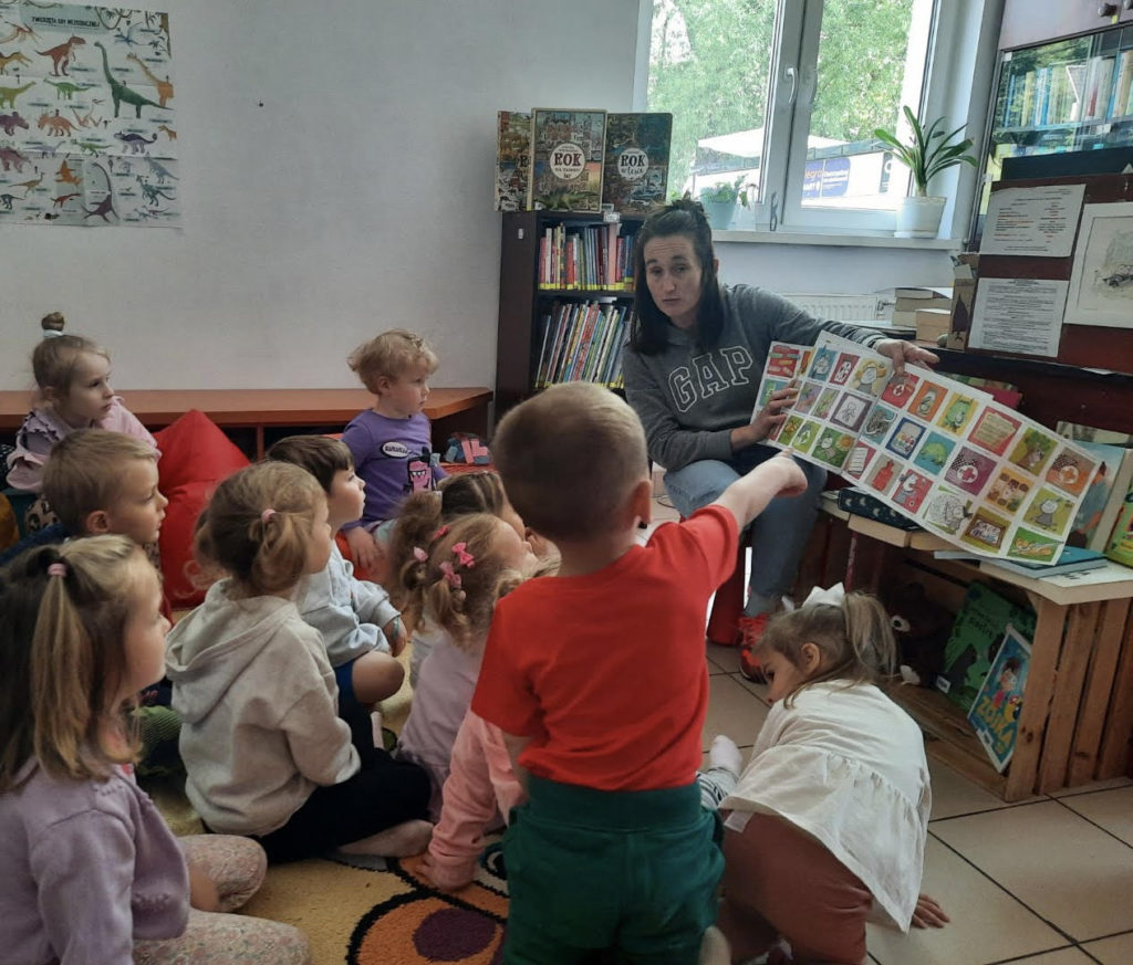 Kolorowy Potwór wita Przedszkolaki